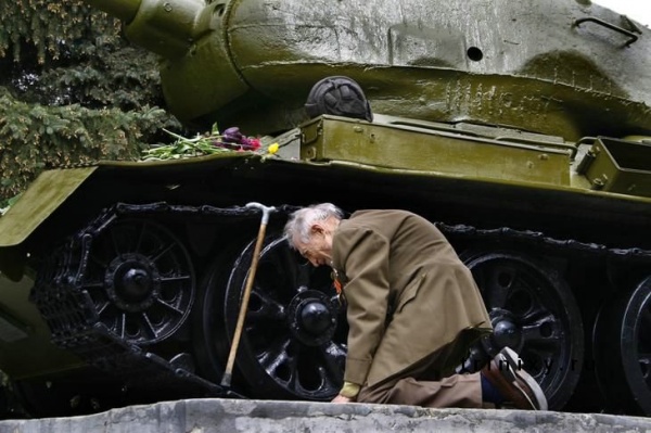  герои плачут.jpg