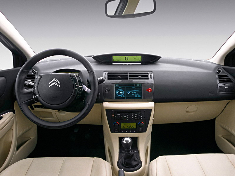 Citroen_C4_hatch_5d_014.jpg