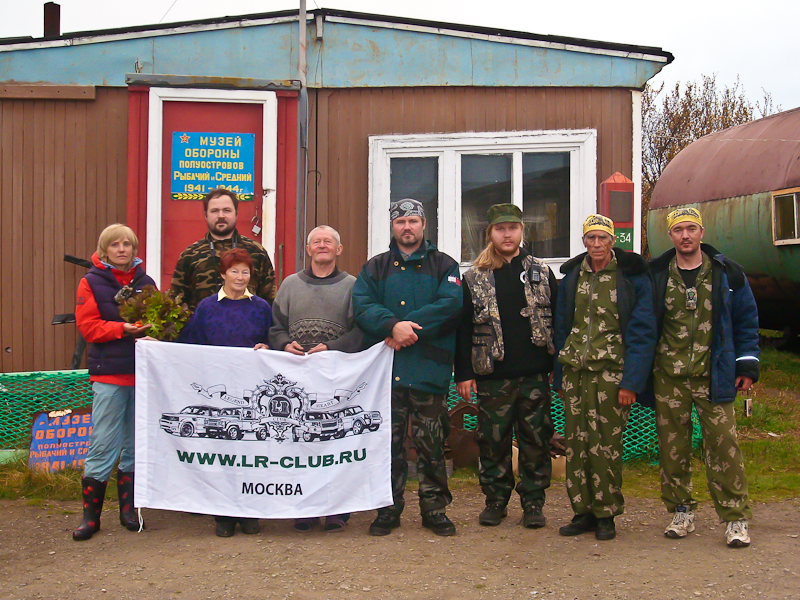  и  компания в музее обороны на Рыбачьем.jpg